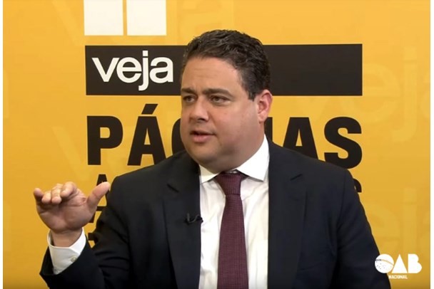 Santa Cruz defende prerrogativas da advocacia em entrevista à Veja